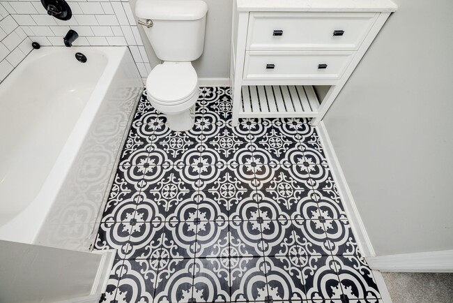 Building Photo - 4893 Somerset Dr