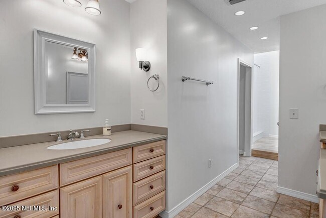 Building Photo - 101 Willow Pond Ln
