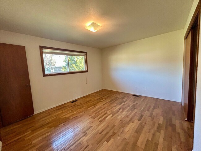 Building Photo - 1XMC3222