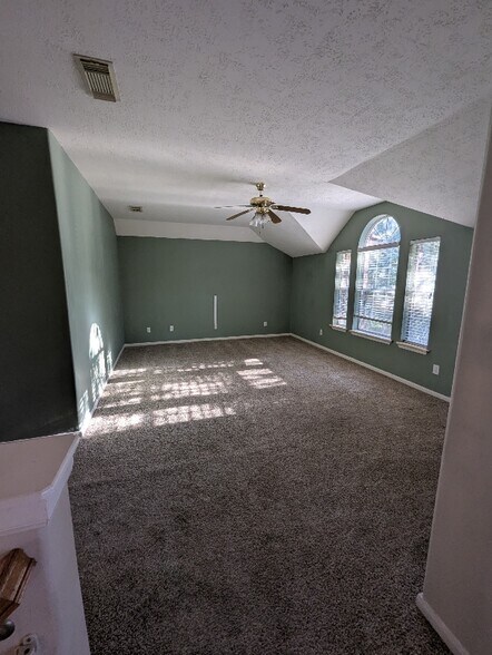 Building Photo - 4030 Harwood Dr