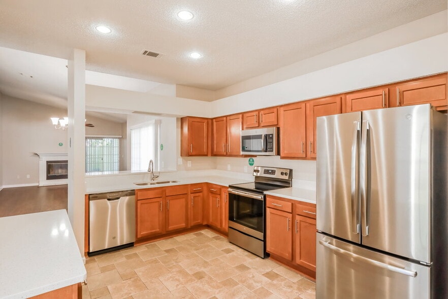 Building Photo - 1634 Ashmore Green Dr