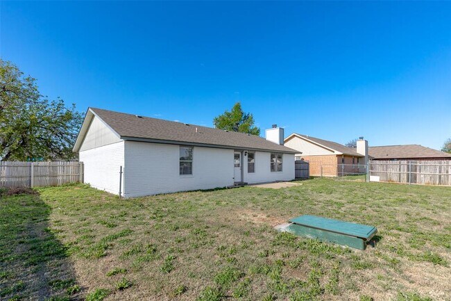Building Photo - 907 W Tesio Way