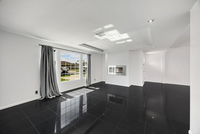 Building Photo - Adorable 2 Bed / 1 Bath