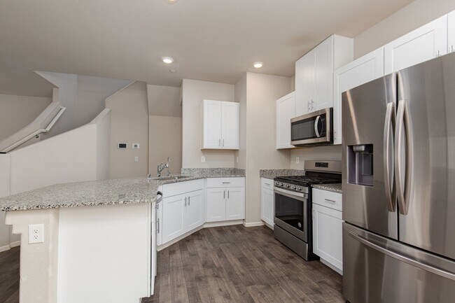 Building Photo - Newer three bedroom unit in gated communit...
