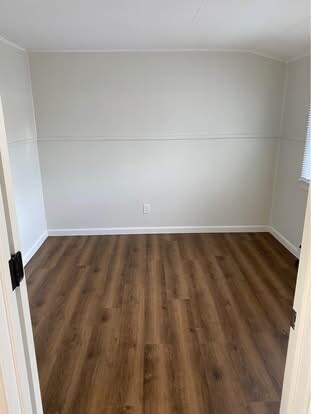 Building Photo - 9762 N River Rd