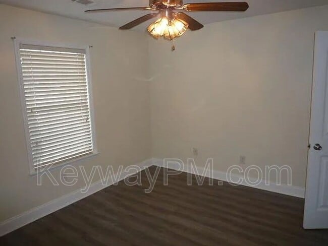 Building Photo - 302 Browning Dr