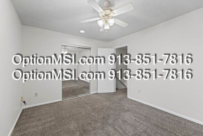 Building Photo - Minutes from KU MED~