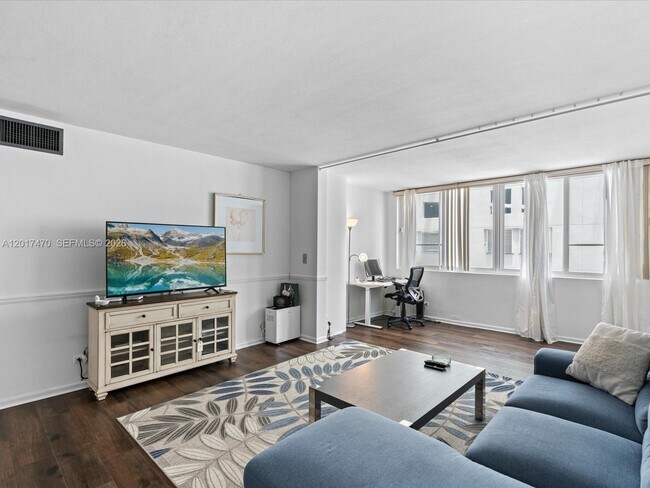 Building Photo - 5005 Collins Ave