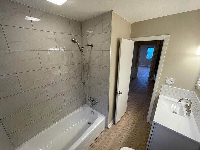 Building Photo - 2598 Chamberlain Rd