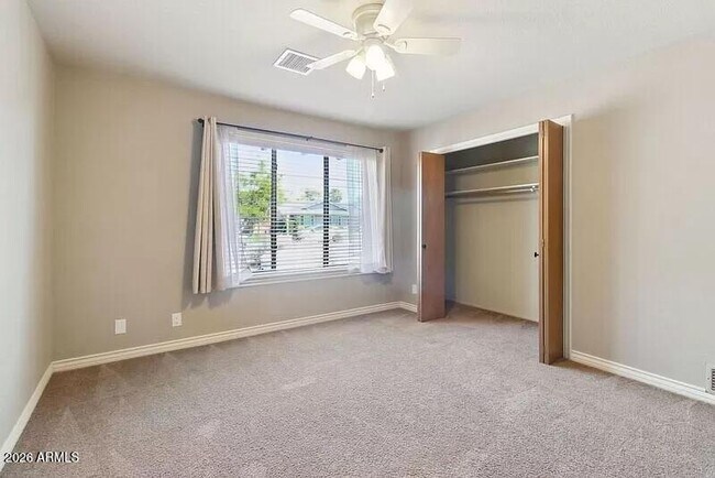 Building Photo - 3013 S Fairway Dr
