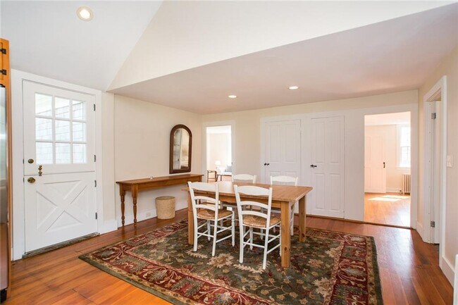 Building Photo - 15 Snell Rd