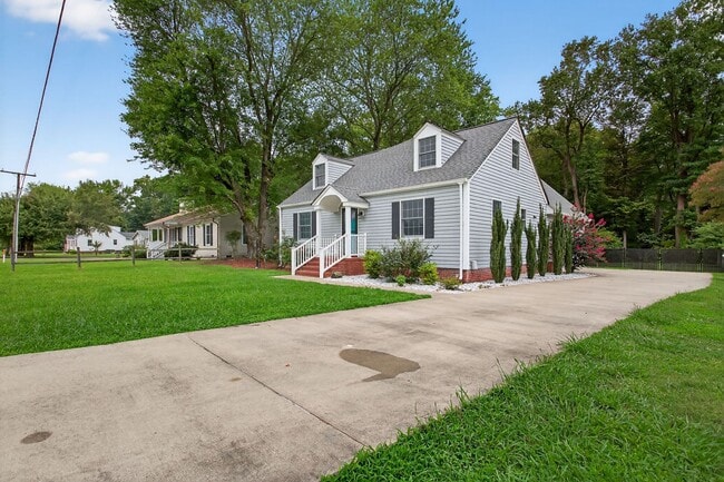 Building Photo - 4 Bedroom Rental
