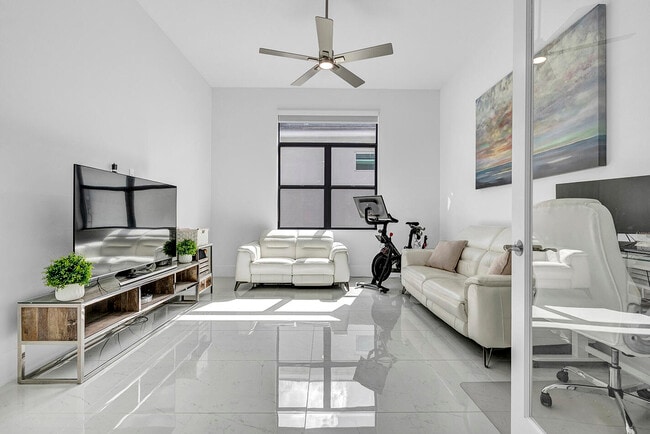 Building Photo - 5320 St Armands Way