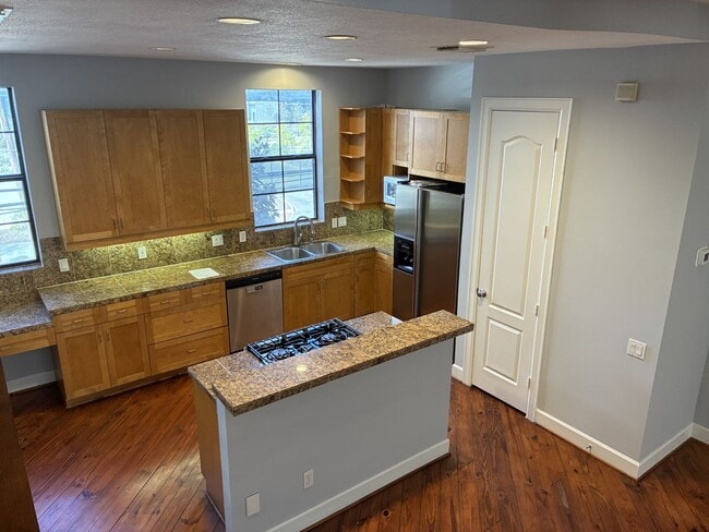 Building Photo - 1000 Columbus St