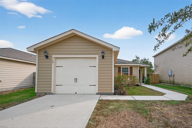 Building Photo - 4107 Pedernales River Ln