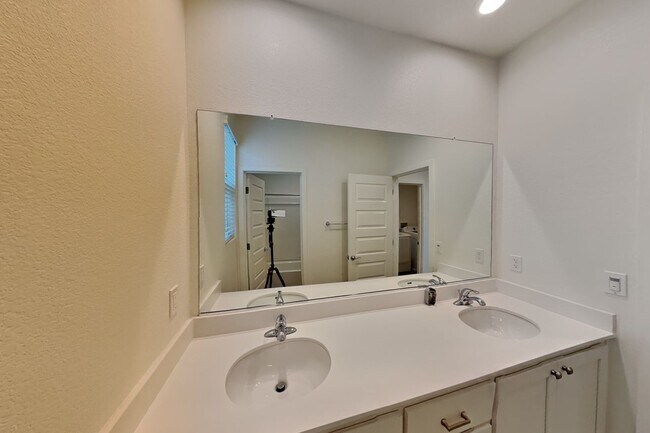 Building Photo - Cordelia 2000+ Sq Ft. 3/2 Home Available Now