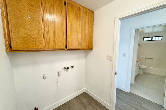 Building Photo - 9808 Susan Ave