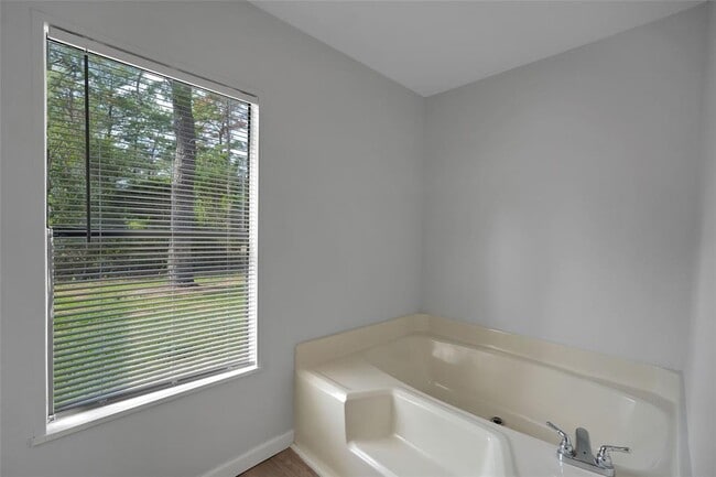 Building Photo - 5811 Cedar View Dr