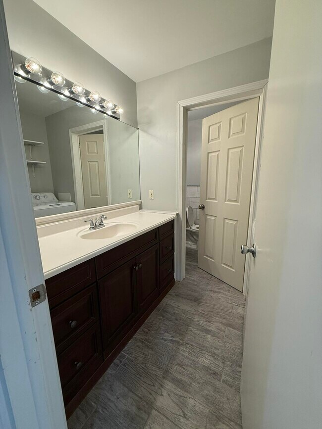 Building Photo - 1253 Island Dr