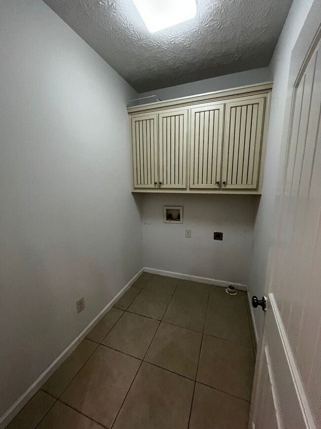 Building Photo - New to the Market! Welcome Home!