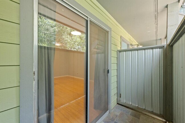 Building Photo - 3204 Menchaca Rd
