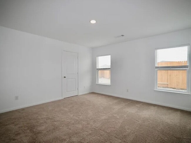 Building Photo - Spacious & Elegant One-Story Living in Stonebridge Crossing
