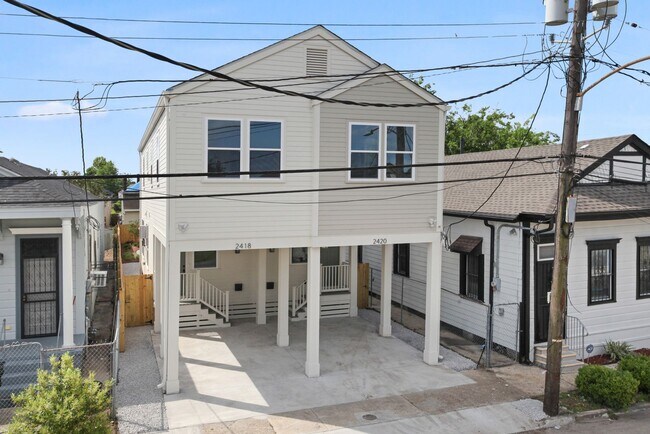 Building Photo - Newly Renovated 2BD/2.5BA with covered Driveway