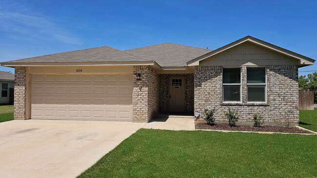 3/2/2 Built in 2021! Ready for Move in! - 3/2/2 Built in 2021!  Ready for Move in!