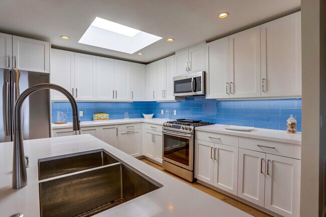 Building Photo - 450 S Sierra Ave