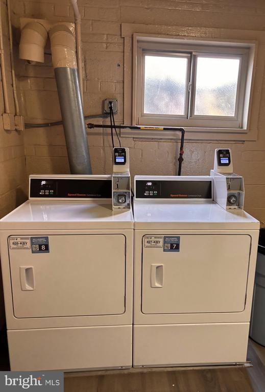 Building Photo - 2 Canterbury Square