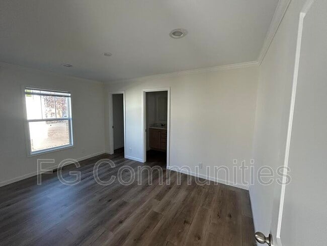 Building Photo - 119 Bobbys Loop