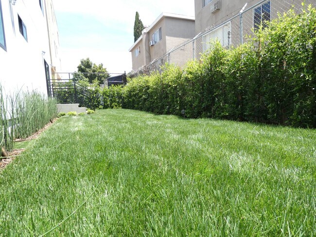 Building Photo - 5346 Lexington Ave