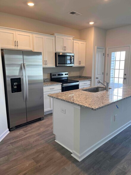 Building Photo - 1911 Frost Dr