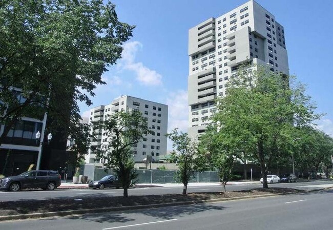 Building Photo - Bayview Towers