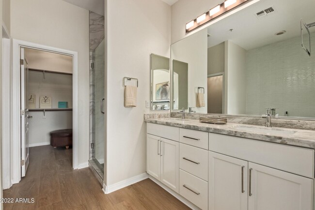 Building Photo - Grayhawk Remodeled Condo