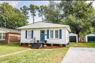 Building Photo - 2 bed 1 bath MOVE-IN READY & SO CUTE