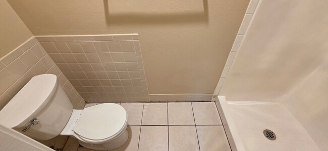 Building Photo - 3 Bedroom 2 Bathroom home in Kickapoo Schools! $1295!