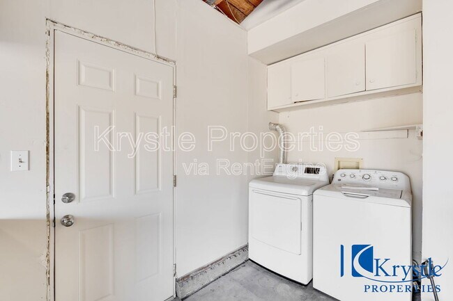 Building Photo - 343 Clydesdale Dr