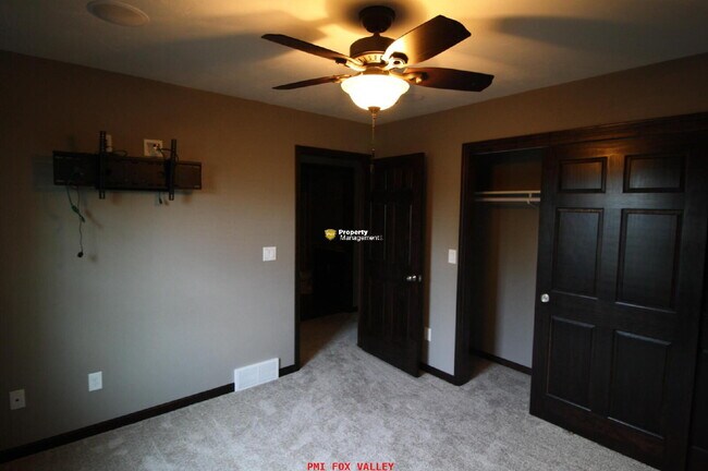 Building Photo - Neenah Subdivision West of I 41