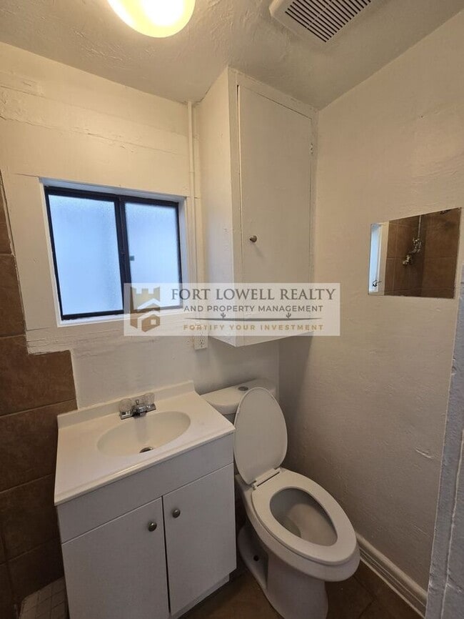 Building Photo - ONE MONTH FREE PRORATED! Cozy Studio near Downtown Tucson!