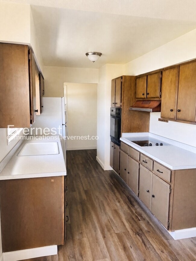 Building Photo - 5 Bed, 3 Bath Home with Garage & Fenced Yard / Available Soon!