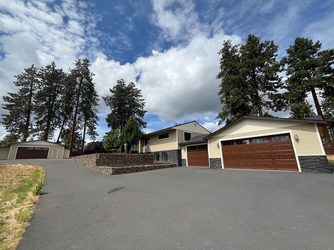 Primary Photo - Amazing 4 Bed/3 Bath Home on One Acre with...