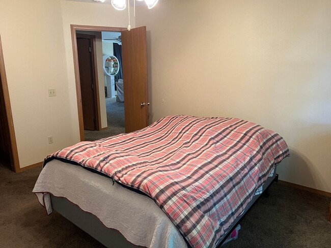 Building Photo - Duplex in Nixa!