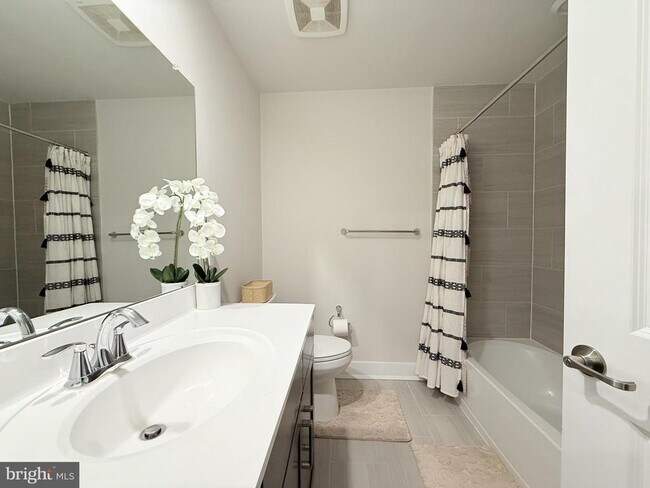 Building Photo - 214 Red Leaf Ln