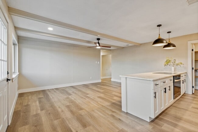 Building Photo - 503 Rogers Way