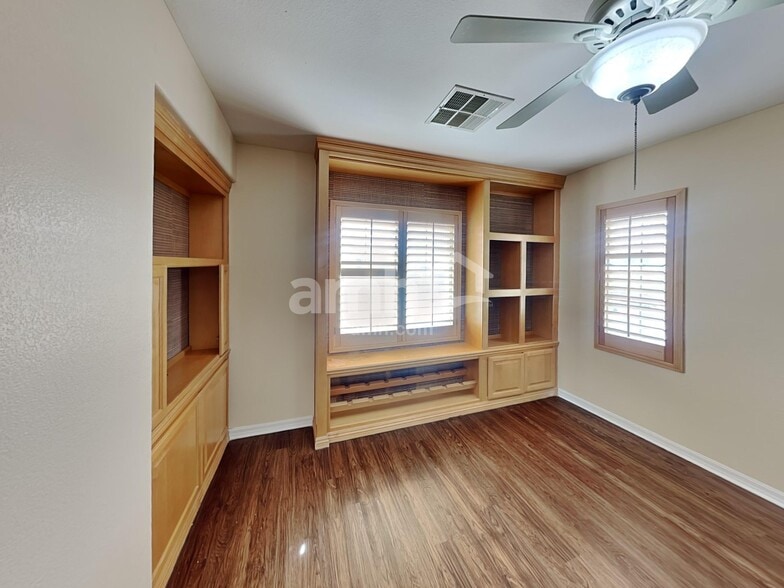 Building Photo - 136 Palatial Pines Ave