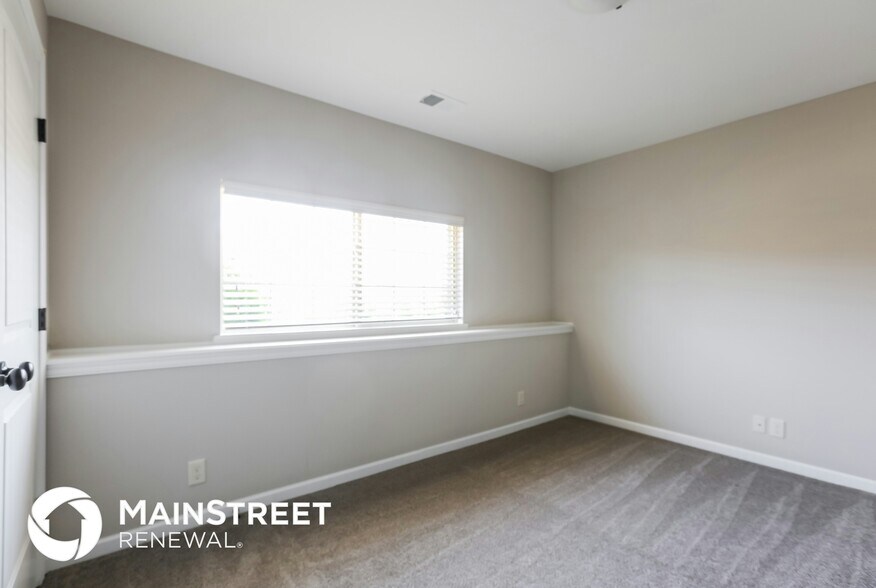 Building Photo - 1405 NW High View Dr