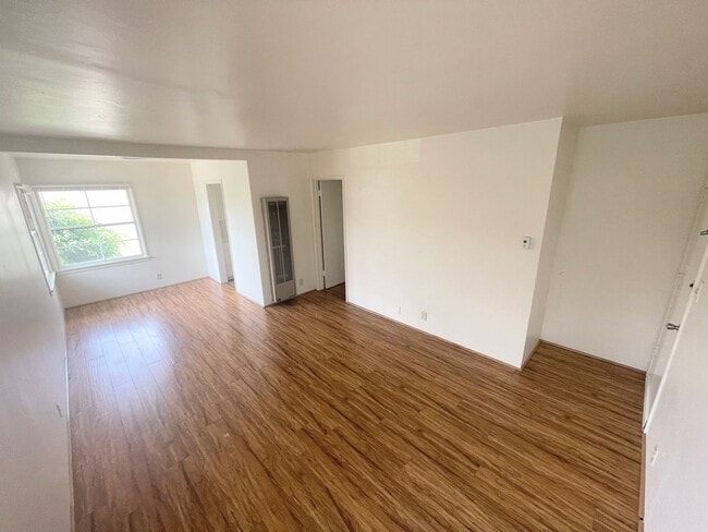 Building Photo - Simple, vintage, and beautiful! 1bd/1ba near Downtown NoHo and arts district