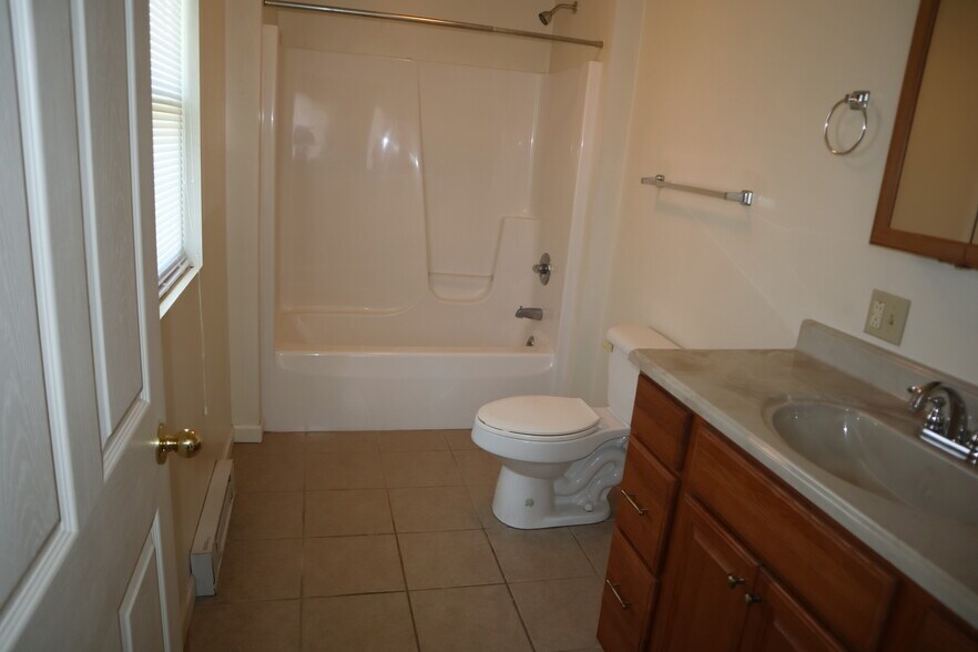 Building Photo - 653 High St