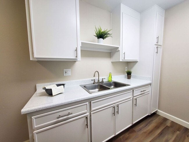 Floorplan - Parklane Apartments